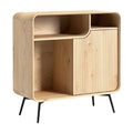Moderne houten kast met open planken en gesloten compartiment