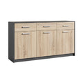 Moderne kast met houten afwerking en metalen handgrepen